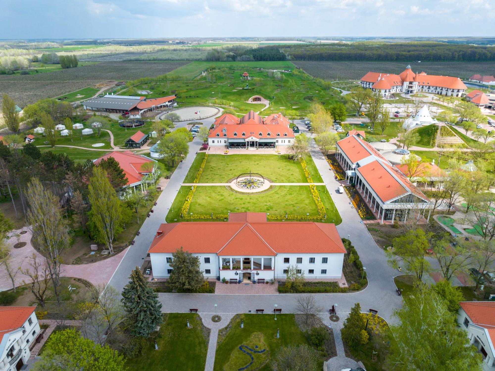Hungarikum Hotel Lakitelek المظهر الخارجي الصورة